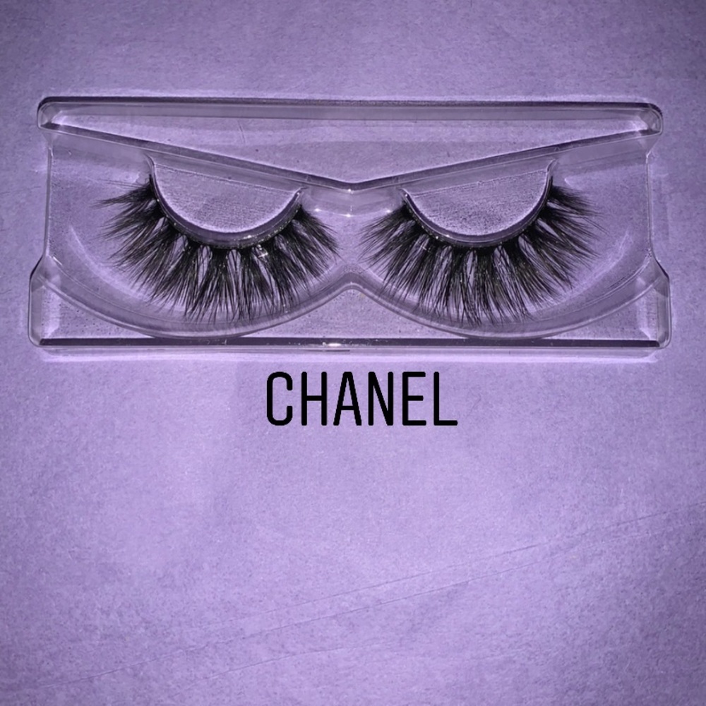 False Eyelashes (Chanel)